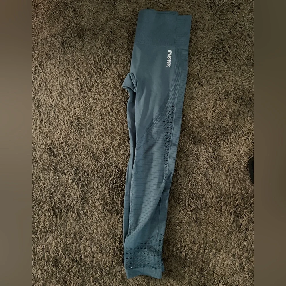 Gymshark light blue leggings - Picture 2 of 4